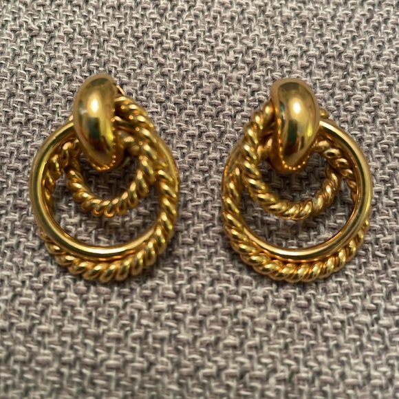 Avon Gold Tone Twisted Triple Hoop Post Earrings Door Knocker Earrings - Picture 8 of 8